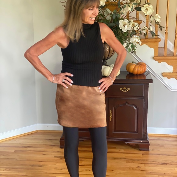 Savannah Dresses & Skirts - Tan suede skirt 6P